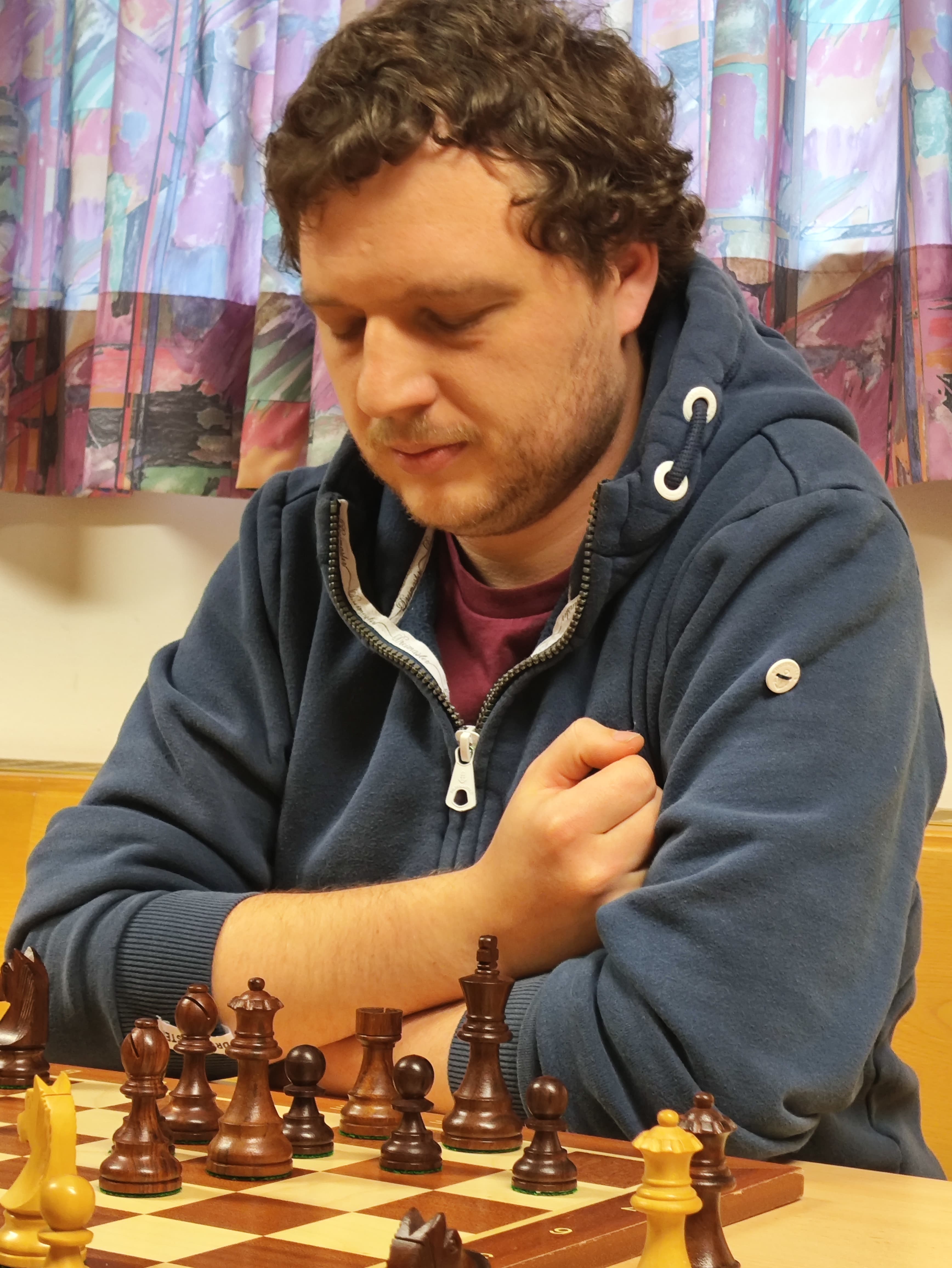 Debütant Stefan Senn stürmt in  Montesilvano gleich aufs Podest.